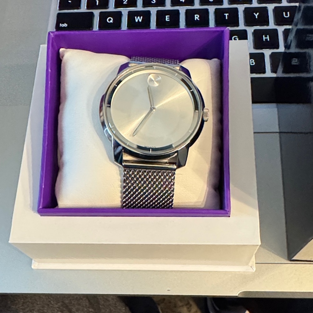 NIB Movado Bold Stainless Mesh Strap Watch 44mm face